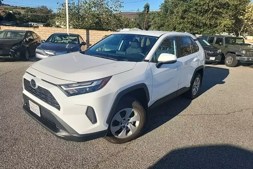 2023 Toyota RAV4 LE photo 1