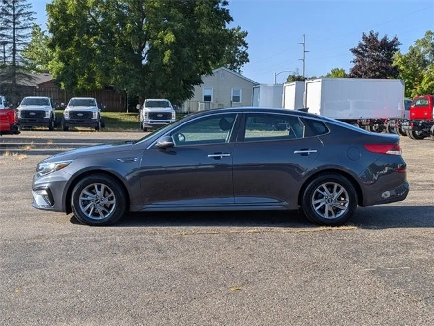 2019 Kia Optima LX photo 1