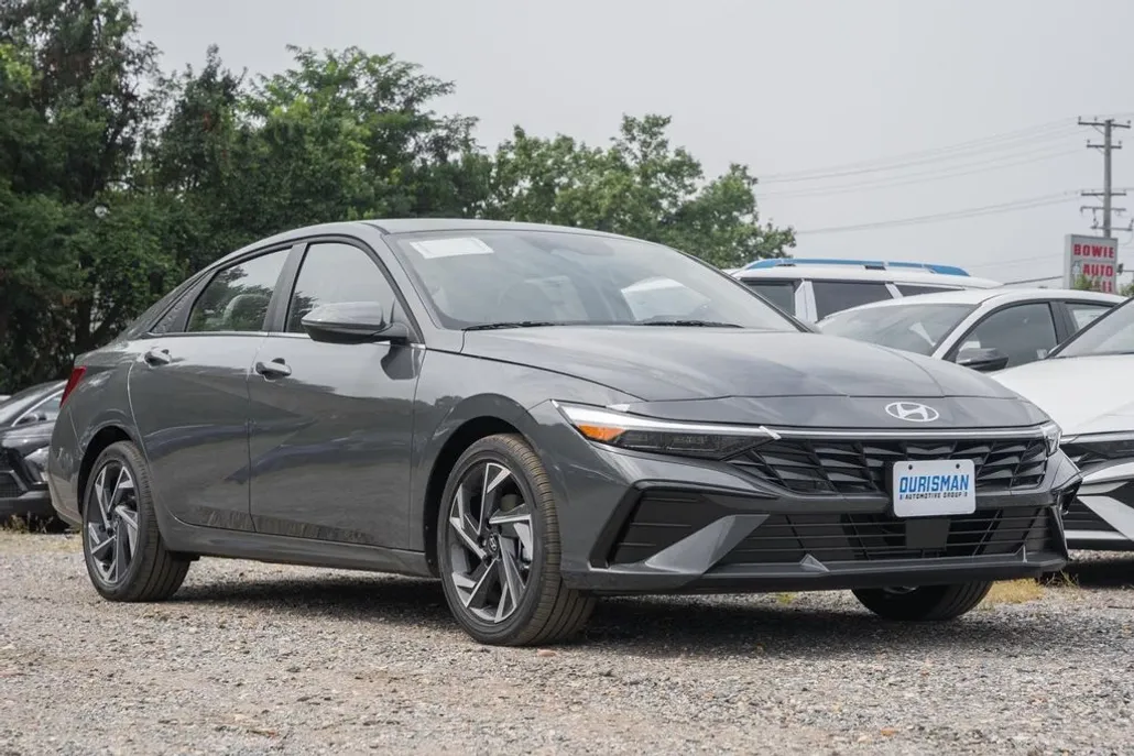 2025 Hyundai Elantra Limited photo 1