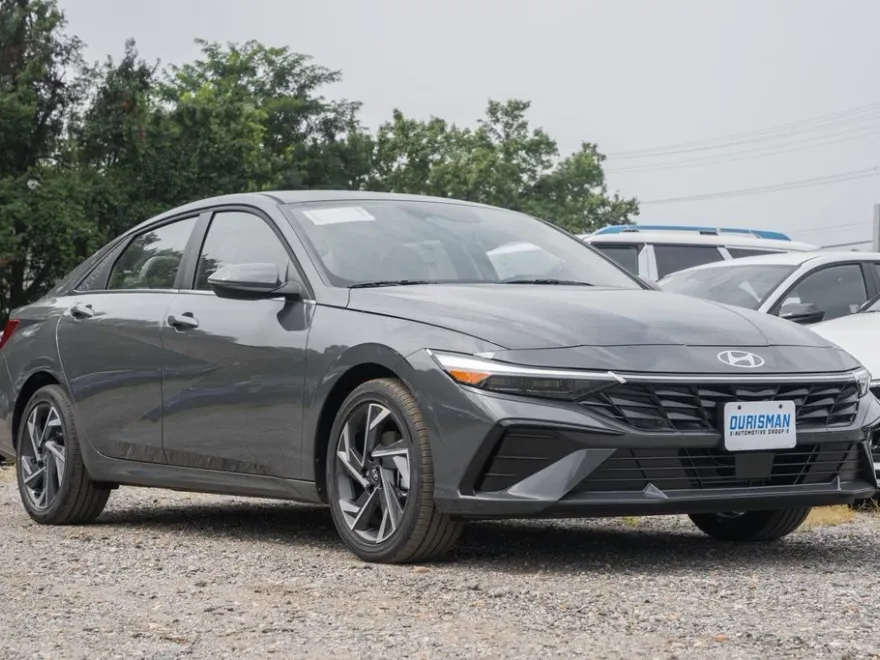 2025 Hyundai Elantra Limited photo 1