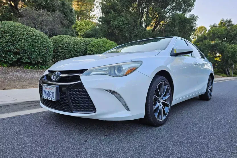 2015 Toyota Camry XSE photo 1