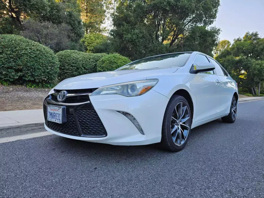 2015 Toyota Camry XSE photo 1