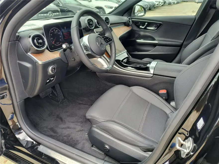 2024 Mercedes Benz C 300 photo 1