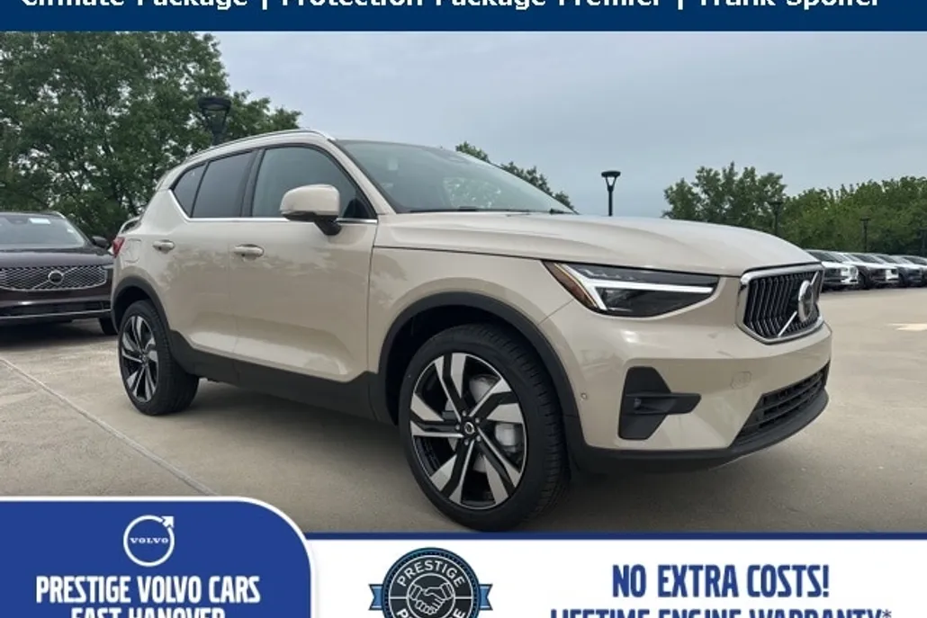 2025 Volvo XC40 photo 1