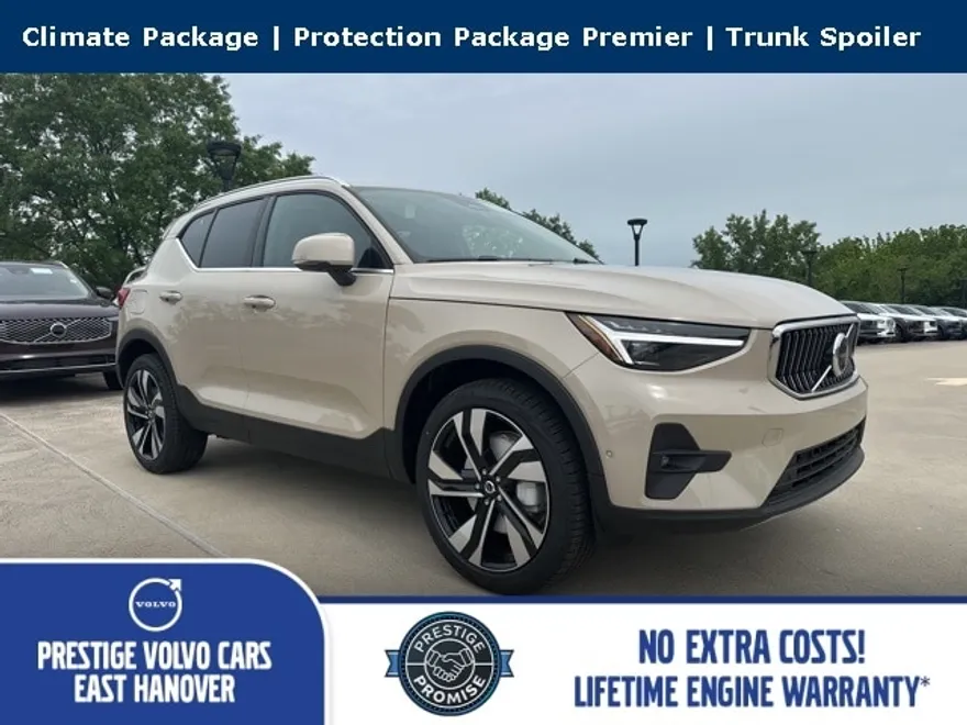 2025 Volvo XC40 photo 1