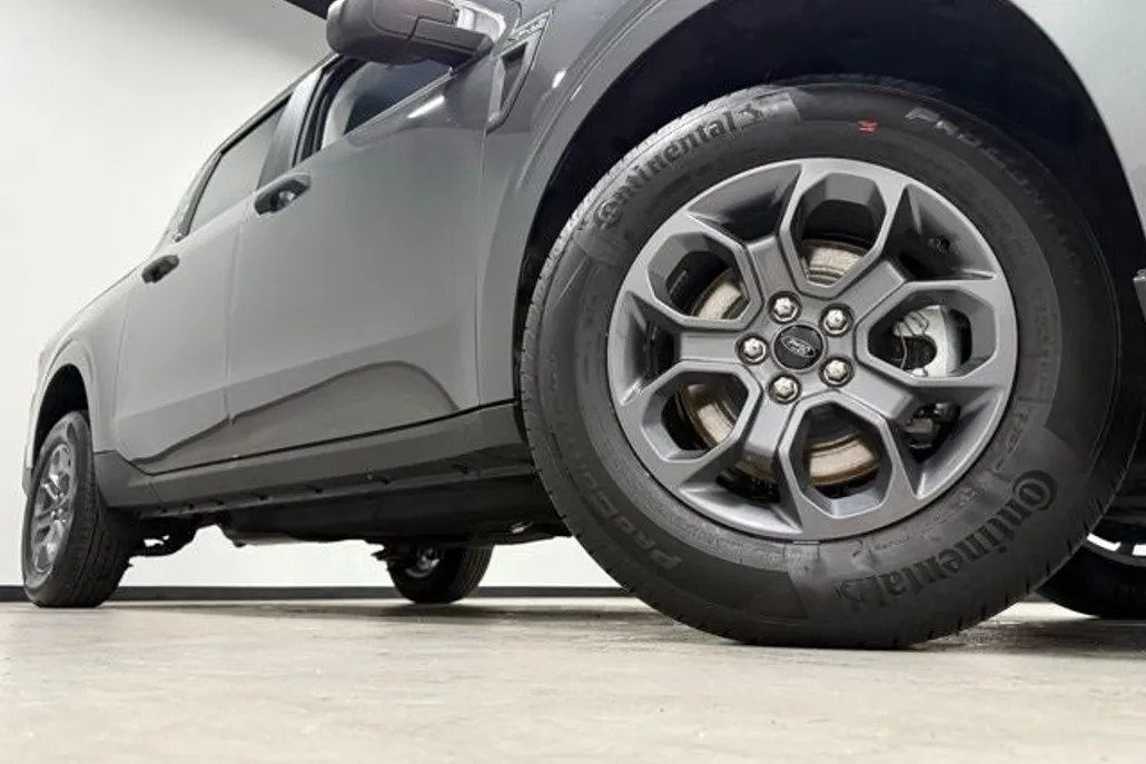 2025 Ford Maverick XLT photo 1