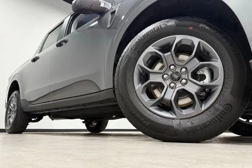 2025 Ford Maverick XLT photo 1