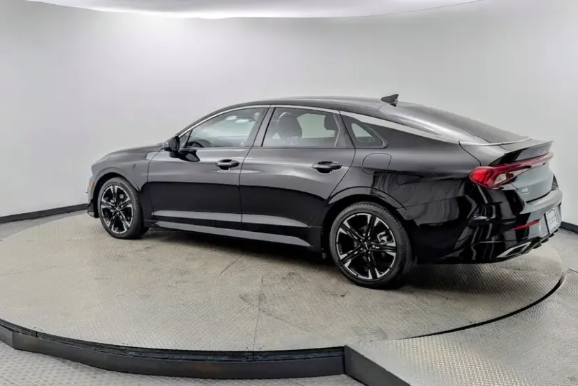 2024 Kia K5 GT-Line photo 1