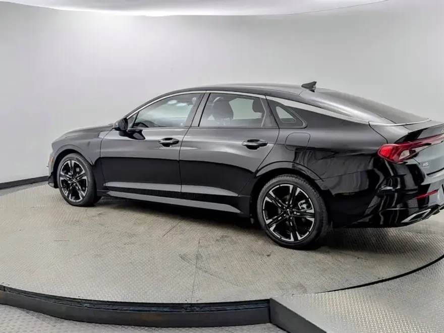 2024 Kia K5 GT-Line photo 1