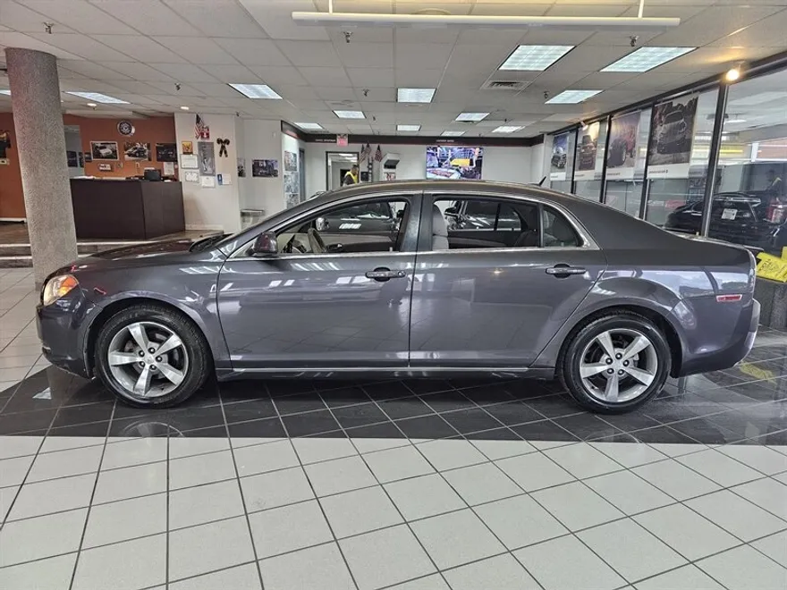 2011 Chevrolet Malibu photo 1