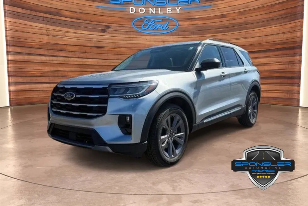 2025 Ford Explorer photo 1