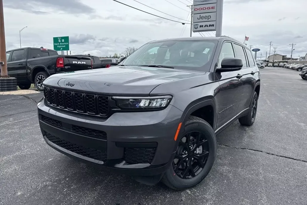 2025 Jeep Grand Cherokee Altitude photo 1