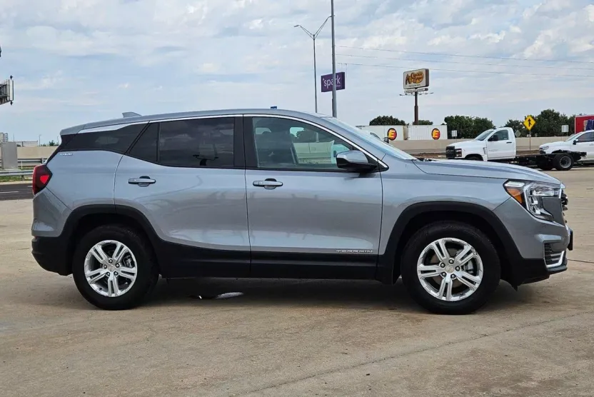 2024 Gmc Terrain SLE photo 1