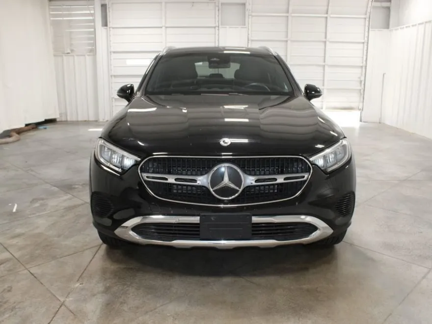 2024 Mercedes Benz GLC 300 photo 1