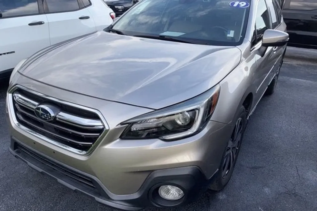 2019 Subaru Outback 2.5i Limited photo 1