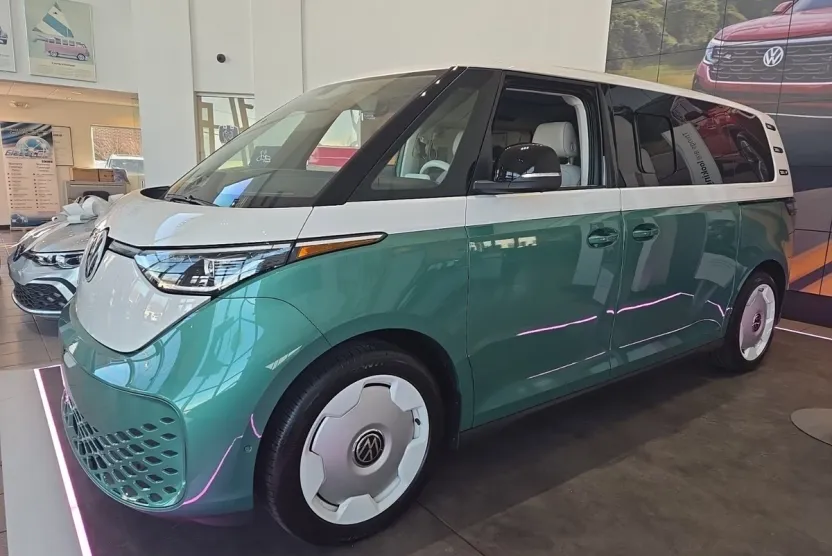 2025 Volkswagen ID. Buzz photo 1