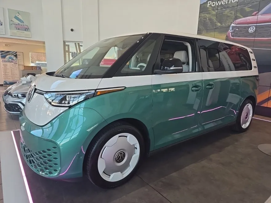 2025 Volkswagen ID. Buzz photo 1