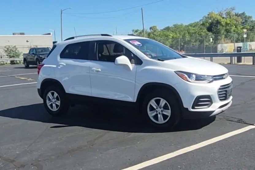 2020 Chevrolet Trax LT photo 1