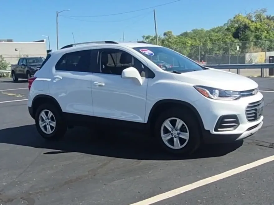 2020 Chevrolet Trax LT photo 1