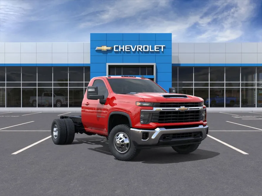 2025 Chevrolet Silverado 3500HD LT photo 1