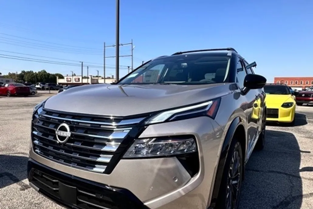 2026 Nissan Rogue Platinum photo 1