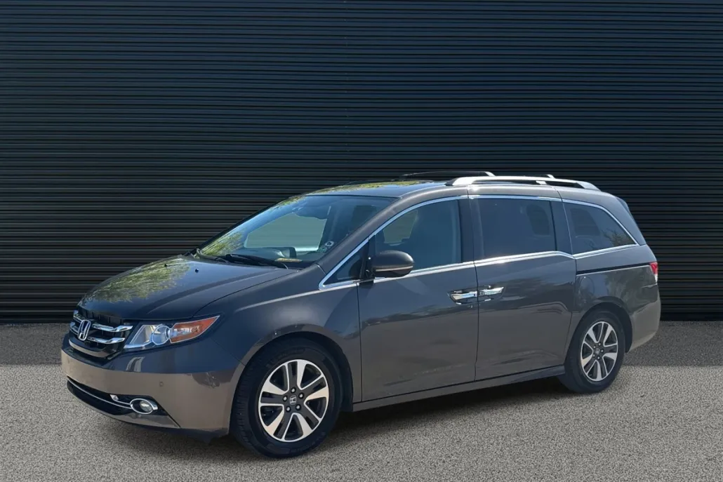 2015 Honda Odyssey Touring photo 1