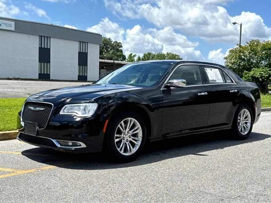 2017 Chrysler 300 C Base photo 1