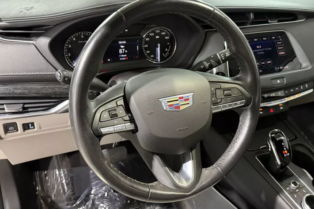 2023 Cadillac XT4 Premium Luxury photo 1