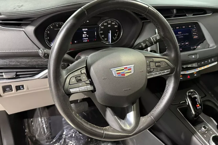2023 Cadillac XT4 Premium Luxury photo 1