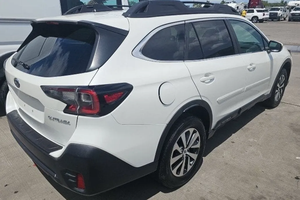 2020 Subaru Outback Premium photo 1