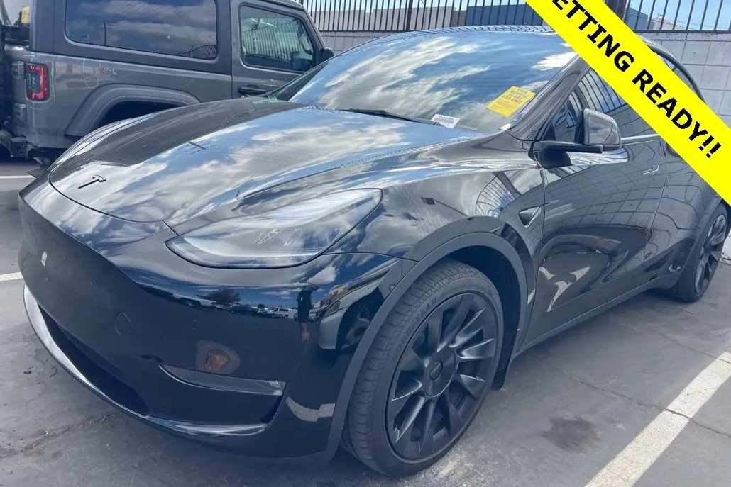 2023 Tesla Model Y Long Range photo 1