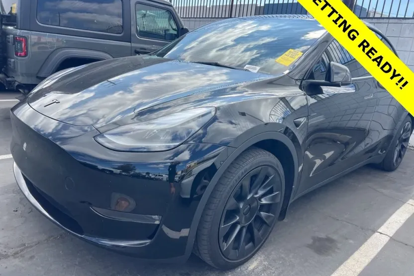2023 Tesla Model Y Long Range photo 1