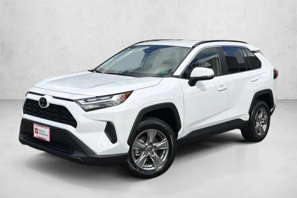 2025 Toyota RAV4 XLE photo 1