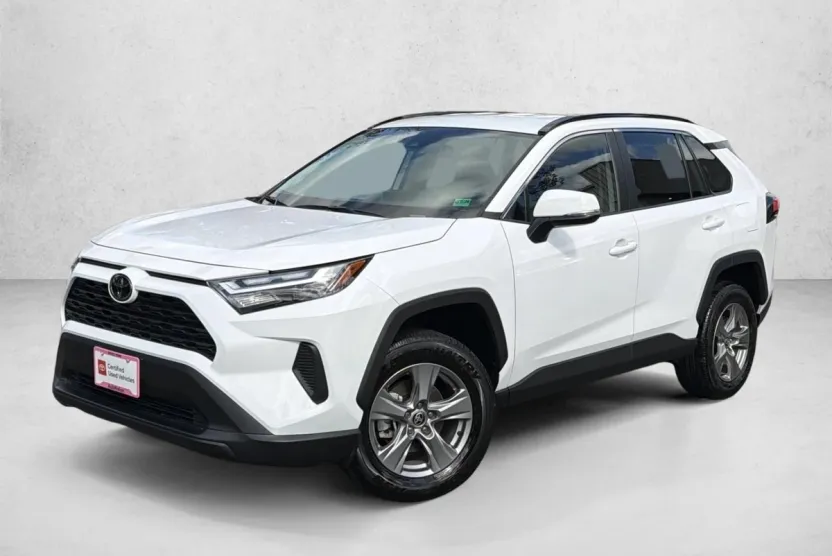 2025 Toyota RAV4 XLE photo 1