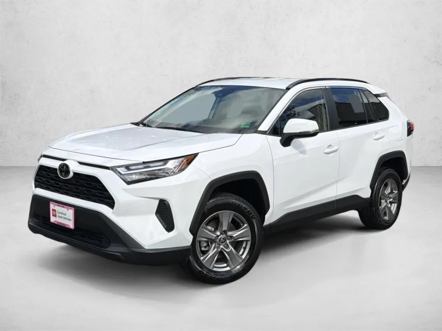 2025 Toyota RAV4 XLE photo 1