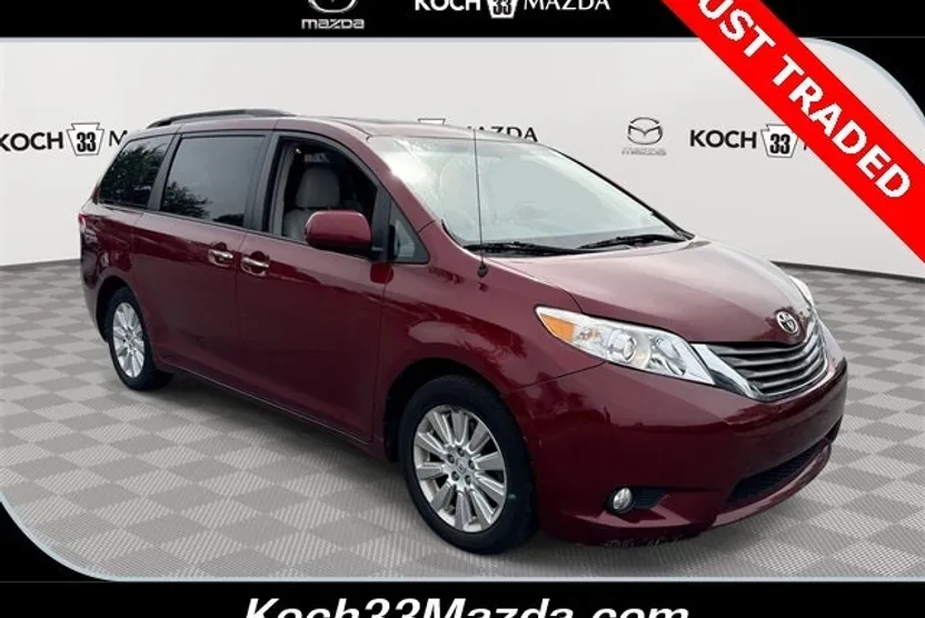 2013 Toyota Sienna XLE photo 1