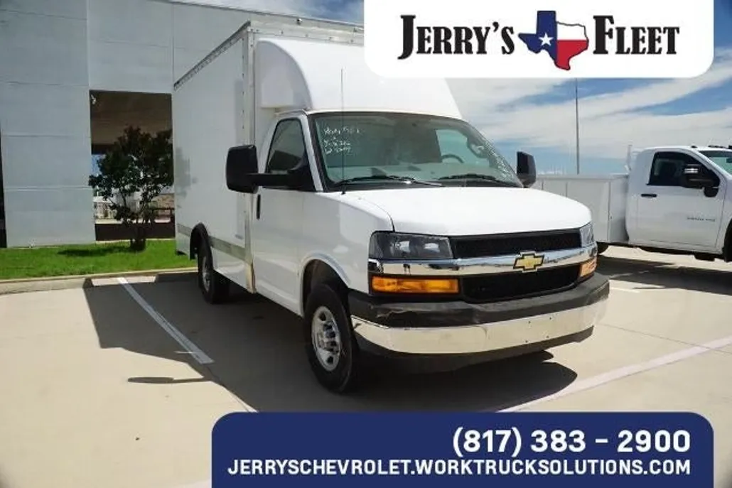 2024 Chevrolet Express Cutaway 3500 Base photo 1