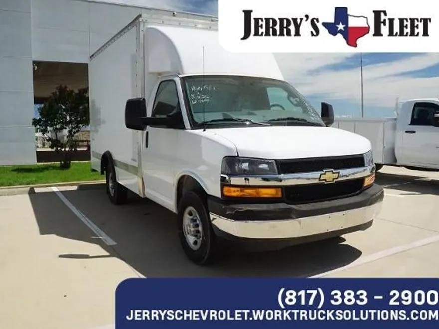 2024 Chevrolet Express Cutaway 3500 Base photo 1