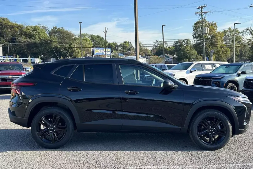 2025 Chevrolet Trax ACTIV photo 1