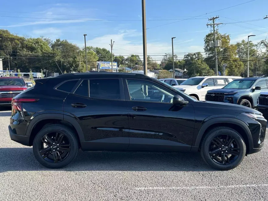 2025 Chevrolet Trax ACTIV photo 1