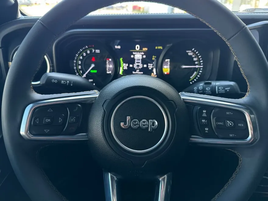 2024 Jeep Wrangler Sahara 4xe photo 21