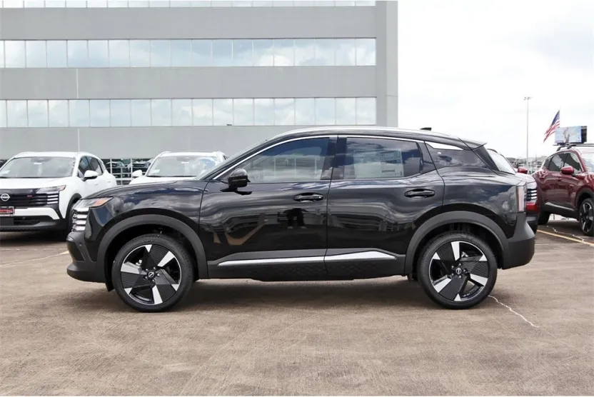 2025 Nissan Kicks SR photo 1