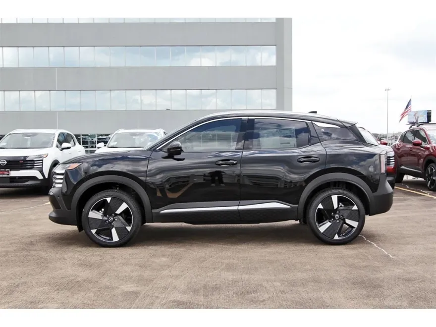 2025 Nissan Kicks SR photo 1