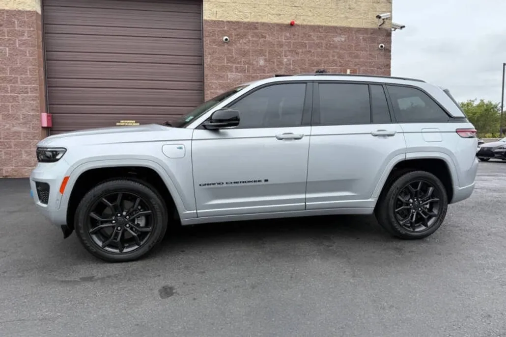 2023 Jeep Grand Cherokee 4xe photo 1