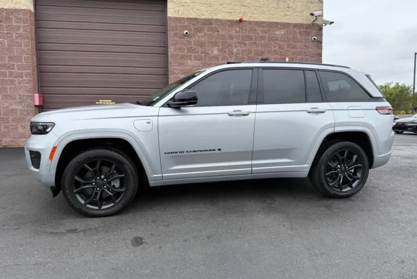 2023 Jeep Grand Cherokee 4xe photo 1