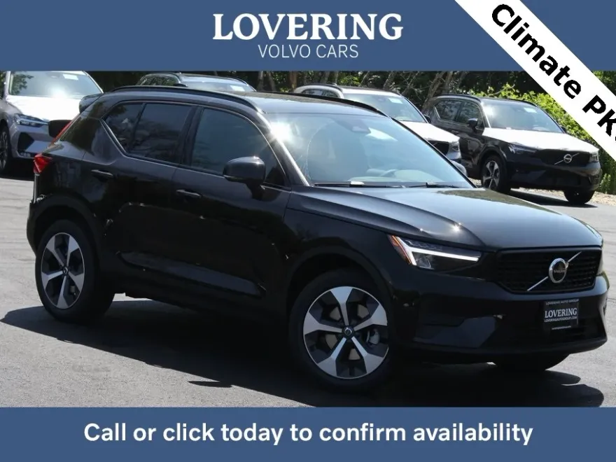 2026 Volvo XC40 Core photo 1