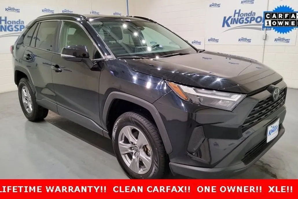 2024 Toyota RAV4 XLE photo 1
