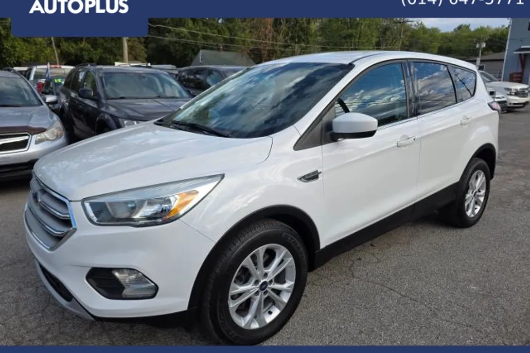 2017 Ford Escape SE Sport photo 1