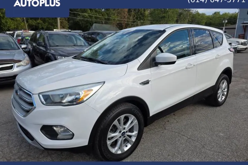 2017 Ford Escape SE Sport photo 1