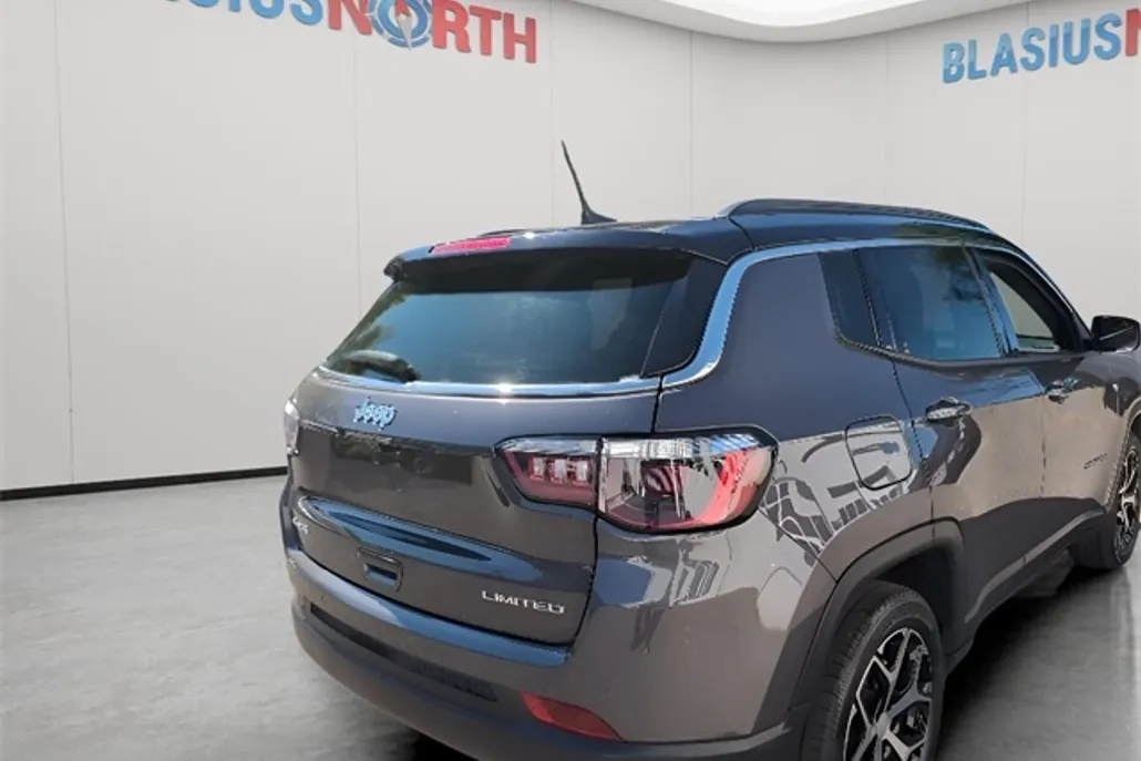 2024 Jeep Compass Limited photo 1
